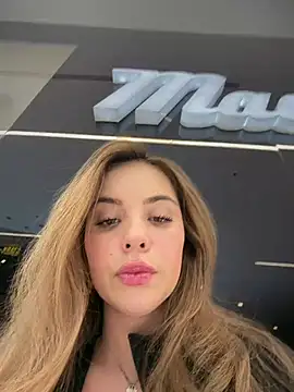 Alirawrz's Live Chat Room