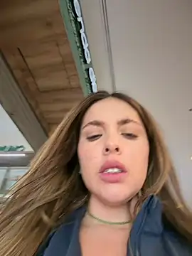 Živá chatovací místnost Alirawrz