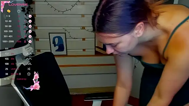 חדר צ'אט בשידור חי של Josephine_Kiss