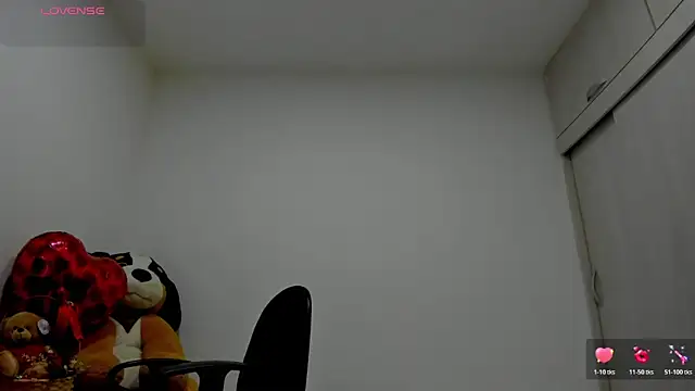 Amelia_Debora_Antonella Adlı Modelin Canlı Sohbet Odası