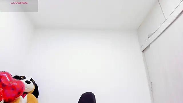 Amelia_Debora_Antonella Adlı Modelin Canlı Sohbet Odası