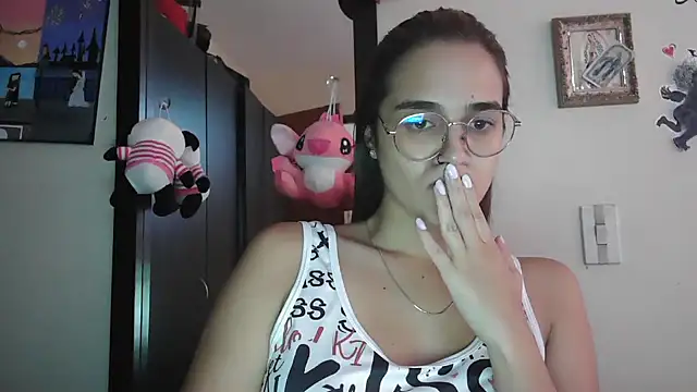 trianabell's Live Chat Room