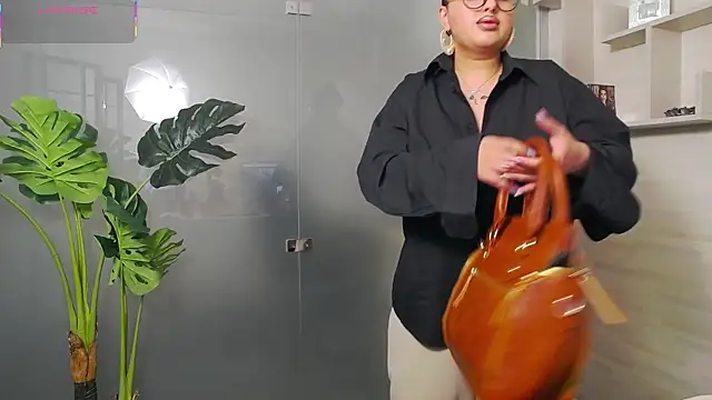 BustyAllyy Adlı Modelin Canlı Sohbet Odası