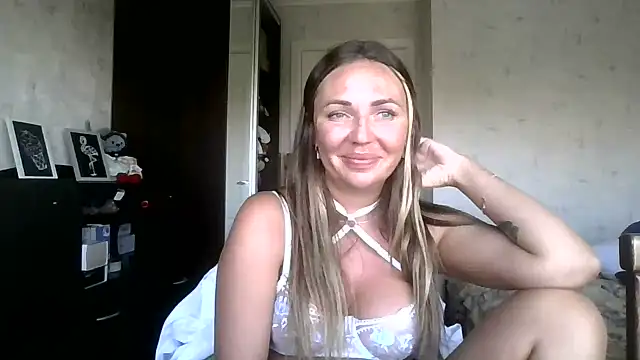 AngelinaLove28's Live Chat Room