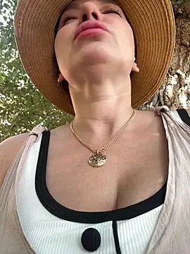 Živá chatovací místnost MooonReal