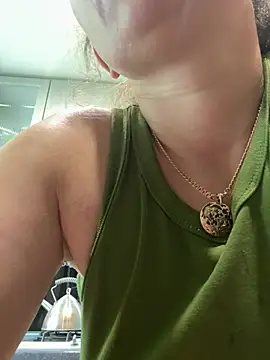 Chat soba uživo modela MooonReal
