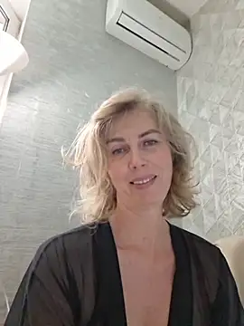 stellahere8's Live Chat Room