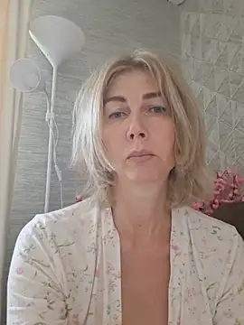 stellahere8 Adlı Modelin Canlı Sohbet Odası
