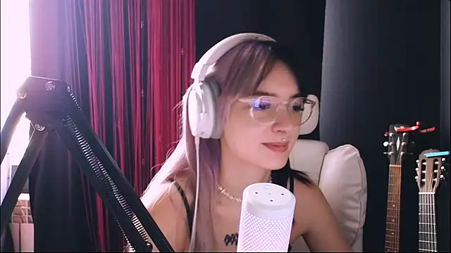 Avi_Nile Live Chatraum