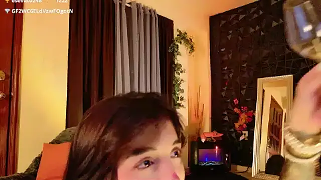 Ari-Nana Cameră chat live