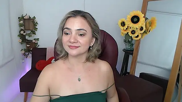 ana_milf's Live Chat Room