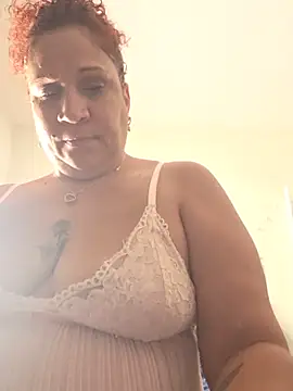 חדר צ'אט בשידור חי של ladycreamypr2