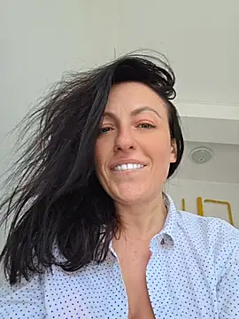 Risky_woman Adlı Modelin Canlı Sohbet Odası