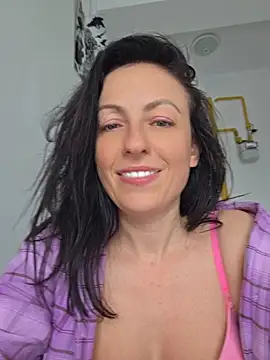 Risky_woman Adlı Modelin Canlı Sohbet Odası