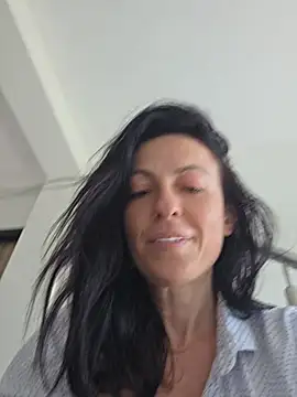Risky_woman Adlı Modelin Canlı Sohbet Odası