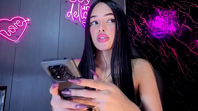 amgeline Adlı Modelin Canlı Sohbet Odası