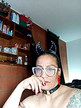 Taylor-hardcore Adlı Modelin Canlı Sohbet Odası