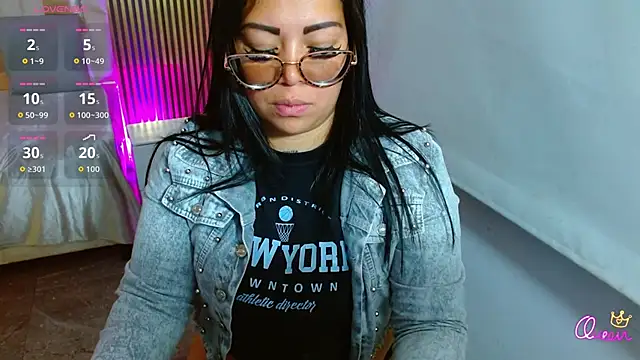 martinna_tay Adlı Modelin Canlı Sohbet Odası