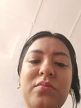 הופעת וובקאם של girls_hot2026