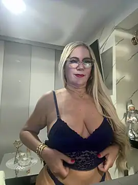 Sala de chat en directo de LARIANA_RIVERA23