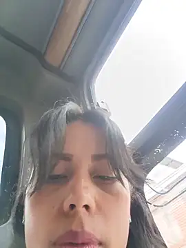 _andrea30 Adlı Modelin Canlı Sohbet Odası