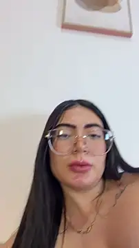 Mia_222's Live Chat Room