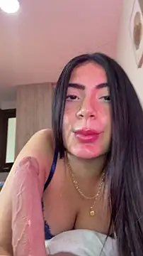 Pokój czatu na żywo – Mia_222