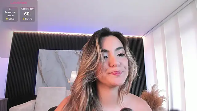 IsabellaaJoness' Live Chat Room