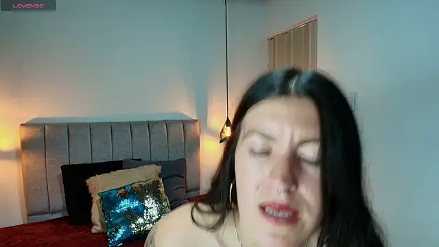 LiaCooper_ Adlı Modelin Canlı Sohbet Odası