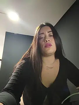 غرفة دردشة MissNyraSecret المباشرة