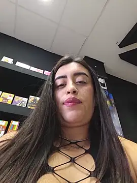 חדר צ'אט בשידור חי של MissNyraSecret