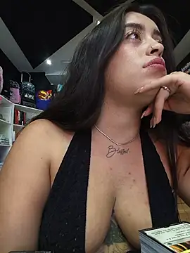 Pokój czatu na żywo – MissNyraSecret