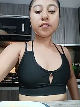 cloy_baby__ Adlı Modelin Canlı Sohbet Odası