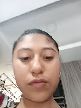 cloy_baby__ Adlı Modelin Canlı Sohbet Odası