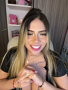 Živá chatovací místnost MiaWhitePink_