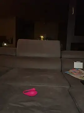 Mia-Minou Adlı Modelin Canlı Sohbet Odası