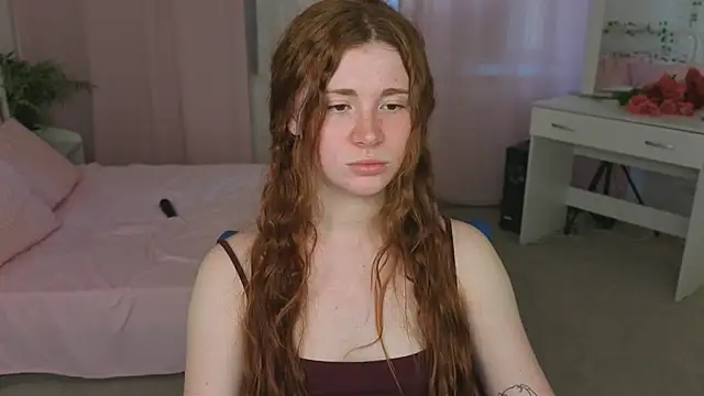 غرفة دردشة Freckle_Diyana المباشرة