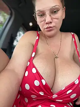 RinaBOOBS90j – Naživo chatovacia miestnosť