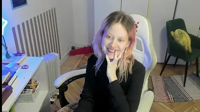 Silly__Milly Adlı Modelin Canlı Sohbet Odası