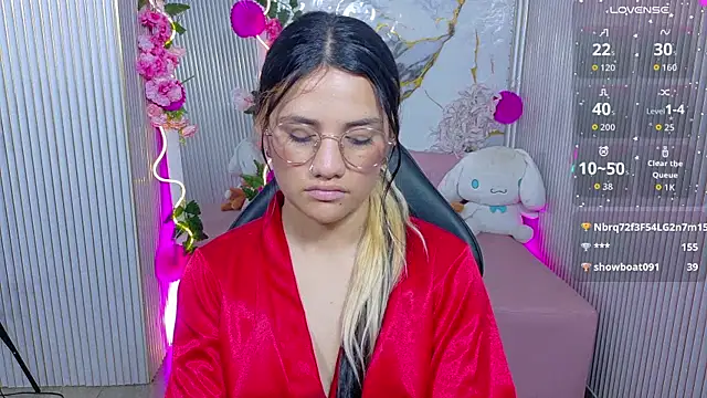 Chiara_tay élő chatszobája