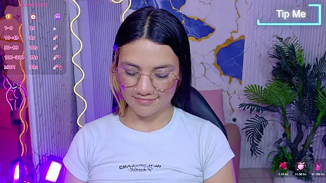 Chiara_tay Adlı Modelin Canlı Sohbet Odası
