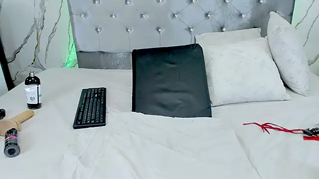 nymphomanya Adlı Modelin Canlı Sohbet Odası
