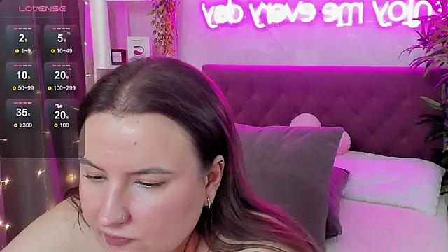 FeralPeach Adlı Modelin Canlı Sohbet Odası
