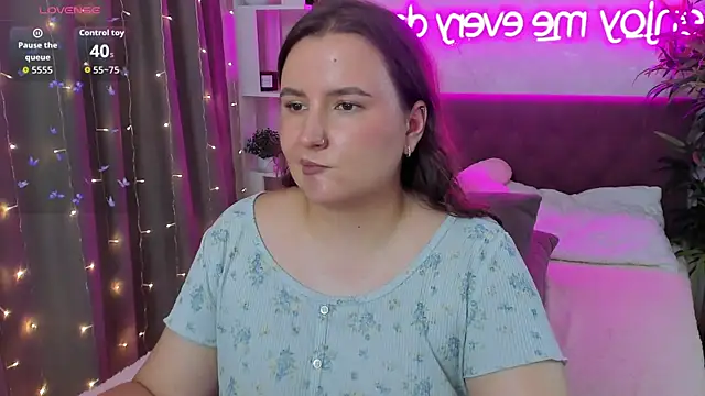 FeralPeach's Live Sex Cam Show