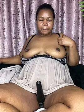 GoldenAss07 Adlı Modelin Canlı Sohbet Odası