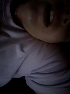 חדר צ'אט בשידור חי ש ל Off_the_Lesh
