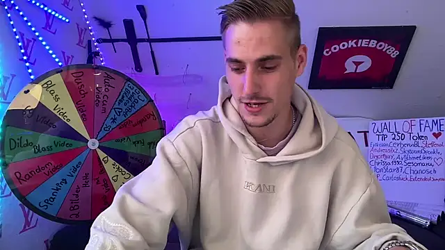 הופעת סקס קאם בשידור חי של Cookieboy88