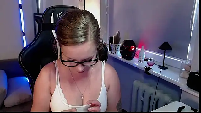 holly_xglam чат на живо