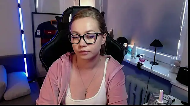holly_xglam's Live Chat Room