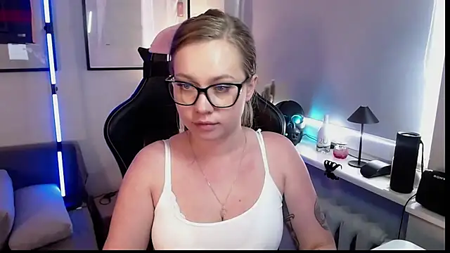holly_xglam чат на живо